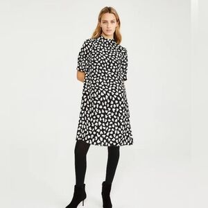 Ann Taylor Black and White Heart Pattern Dress Size Small